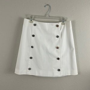 NWT, MICHAEL Michael Kors, white skirts, with silver button. Size 8.